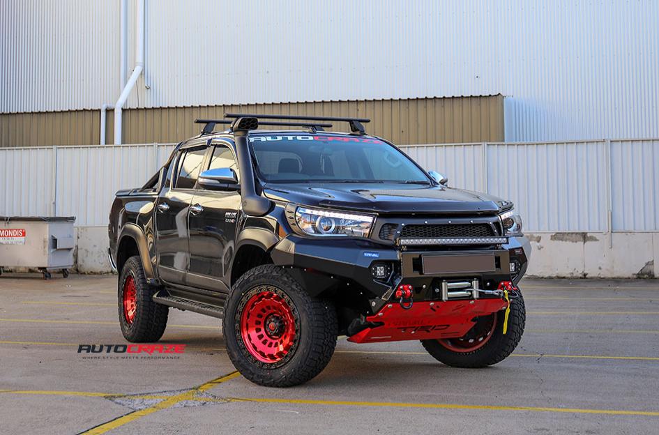 TOYOTA-HILUX-4WD-ZEPHYR-CANDY-RED-WITH-MATTE-BLACK-RING